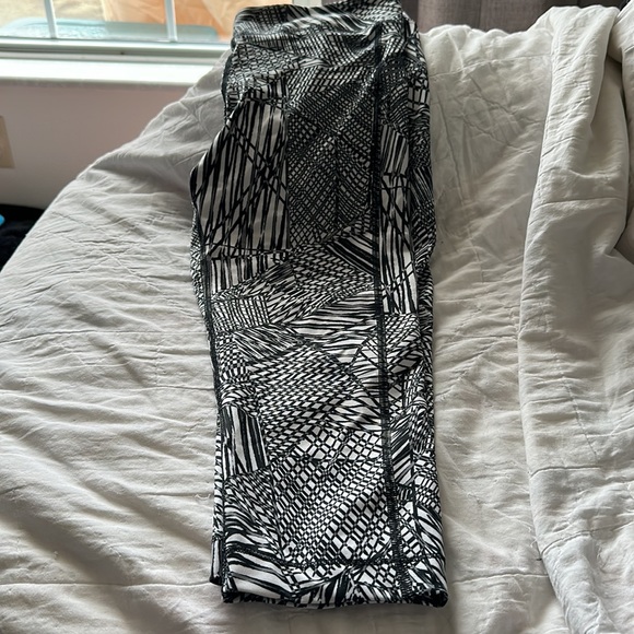 Under Armour Capris - Picture 4 of 4